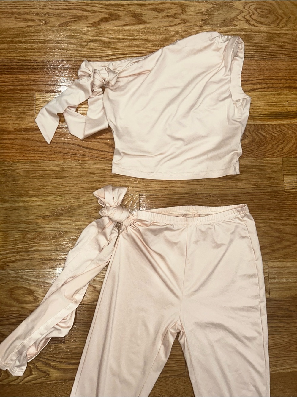 Fashionnova Women's Pale Pink One-Shoulder Crop Top & High-Waist Capri Set - Picture 2 of 3